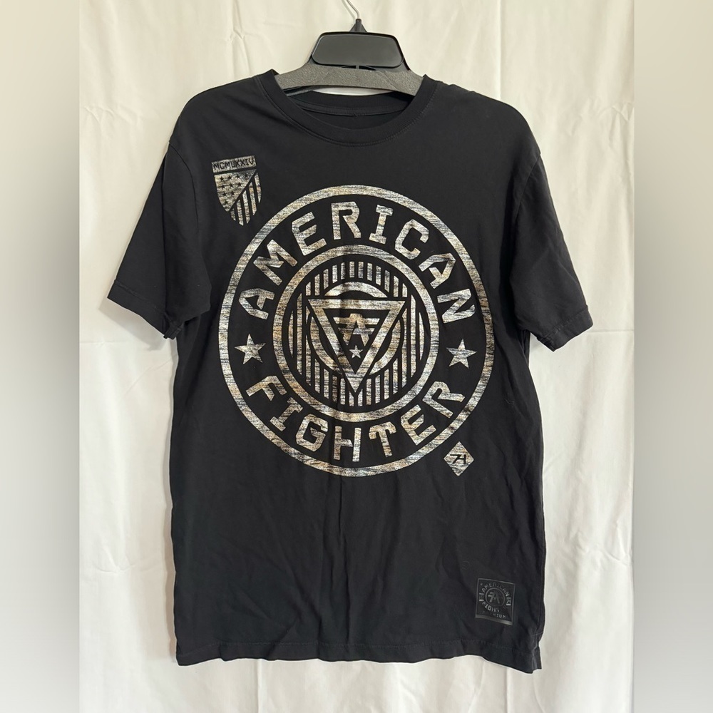 BUCKLE American Fighter Tee. Black. Never worn. Pit to pit, 20.” Size M.